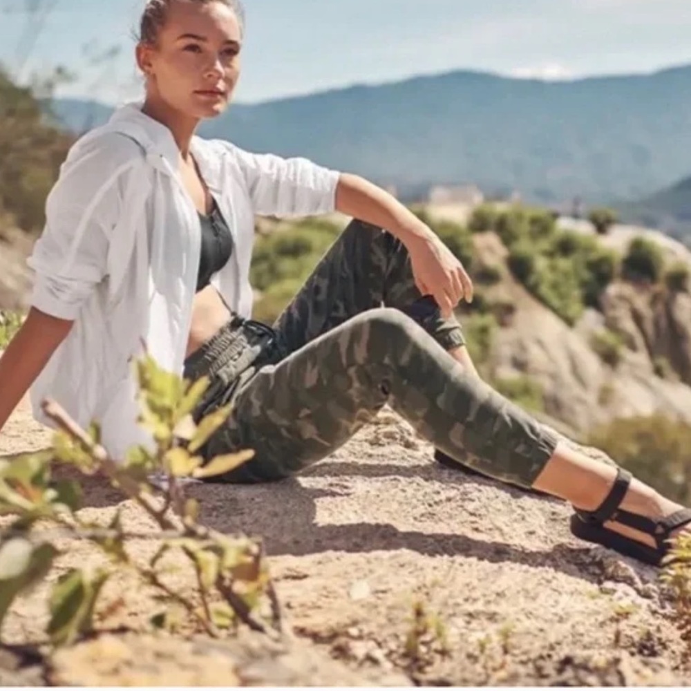 Athleta Camo Farallon Boca Jogger Olive Tan Drawstring Pants Size 0NWT